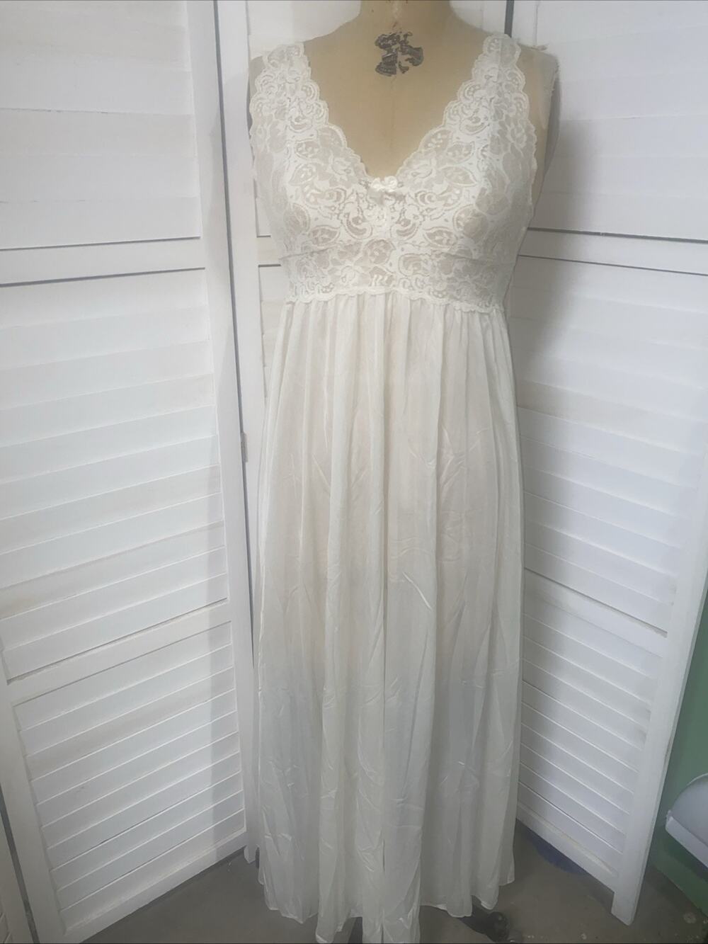 SHADOWLINE Off White Full Length Nightgown Peignoir Nylon Lace Embroidery Small